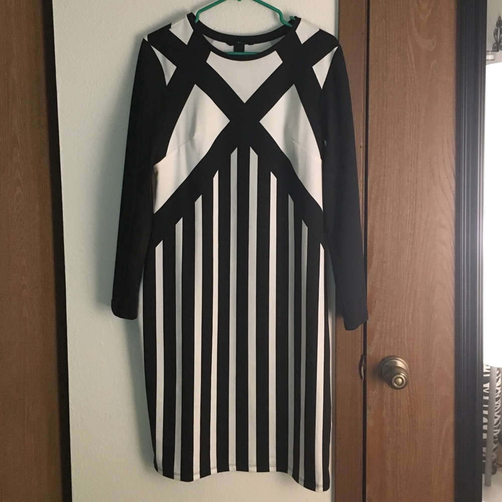Black and White Geometric Midi Dress